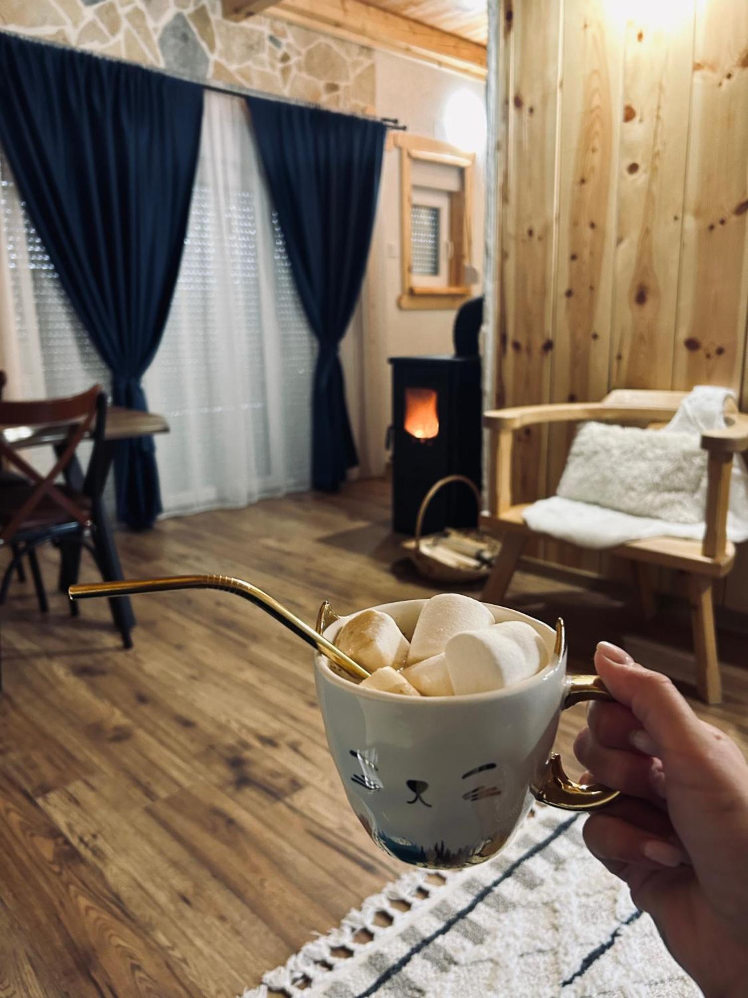 Nomad Lodge Zminica 자블야크 외부 사진