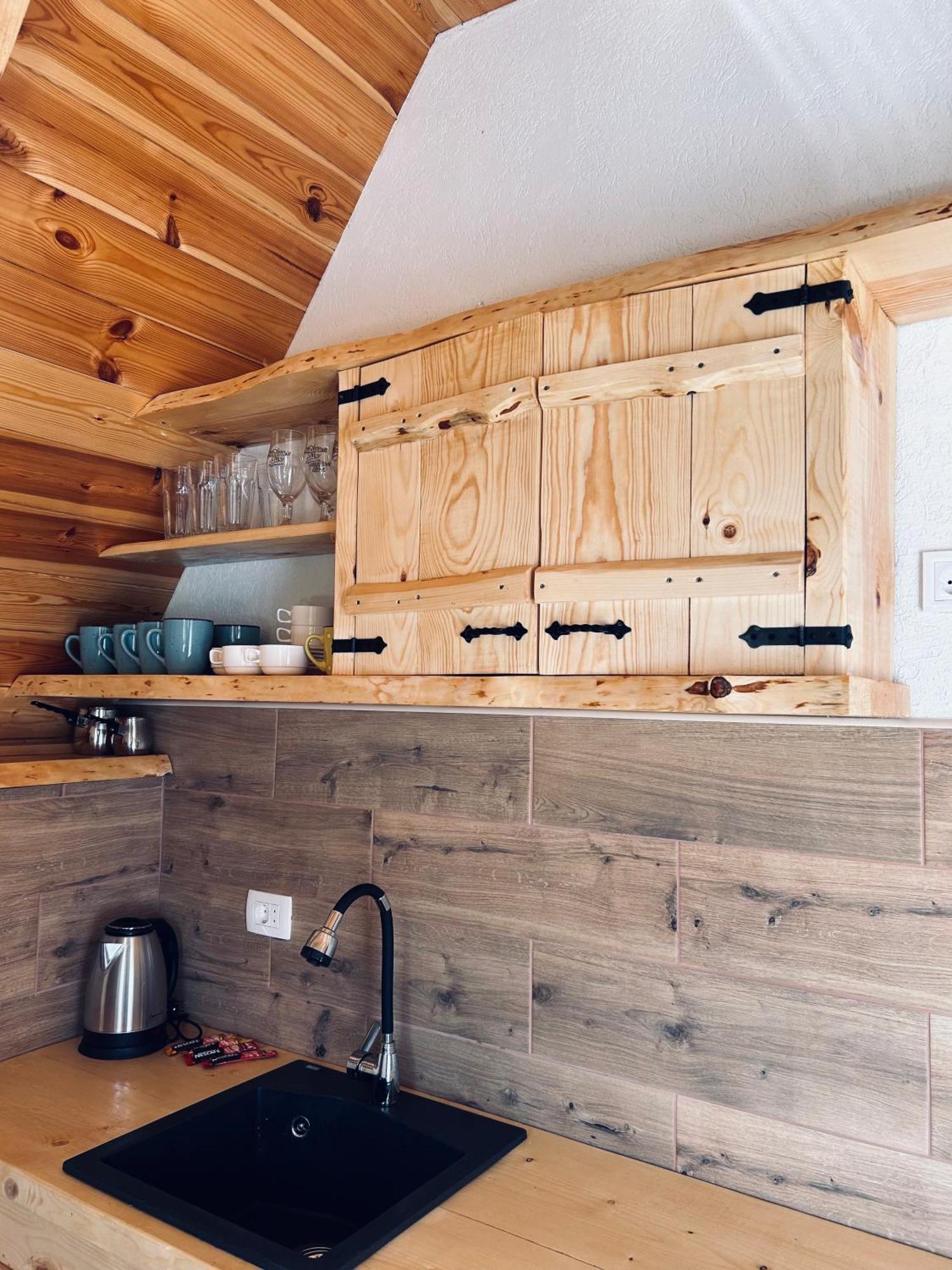 Nomad Lodge Zminica 자블야크 외부 사진