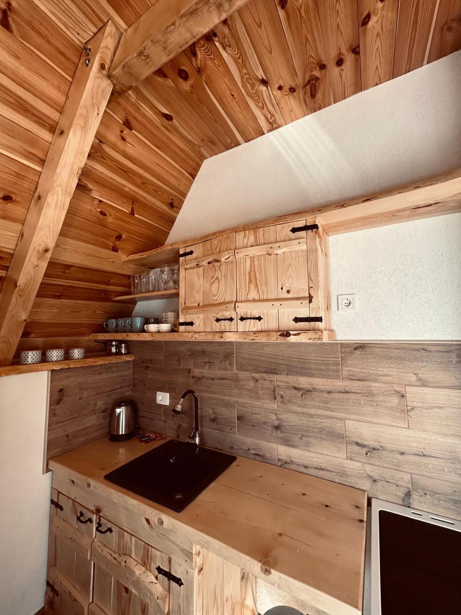 Nomad Lodge Zminica 자블야크 외부 사진